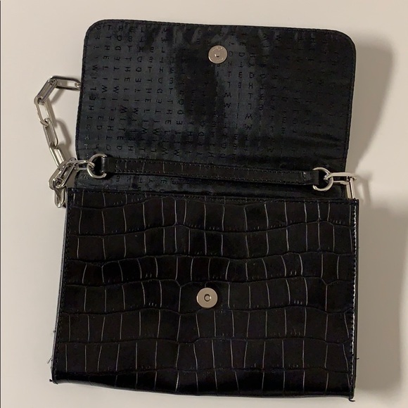 Leather croc texture bag with chain strap - Picture 2 of 5